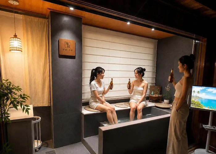 1 Stop From Seomyeon 1 Minute Walk From Jeonpo Station 97 Square Meter Private 4 Queen Beds 2 Bathrooms Apartment Busan