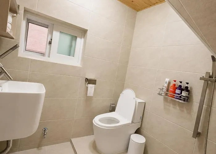 Appartamento 1 Stop From Seomyeon 1 Minute Walk From Jeonpo Station 97 Square Meter Private 4 Queen Beds 2 Bathrooms *