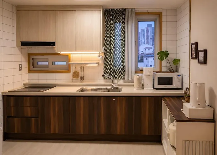 Apartment 1 Stop From Seomyeon 1 Minute Walk From Jeonpo Station 97 Square Meter Private 4 Queen Beds 2 Bathrooms Busan