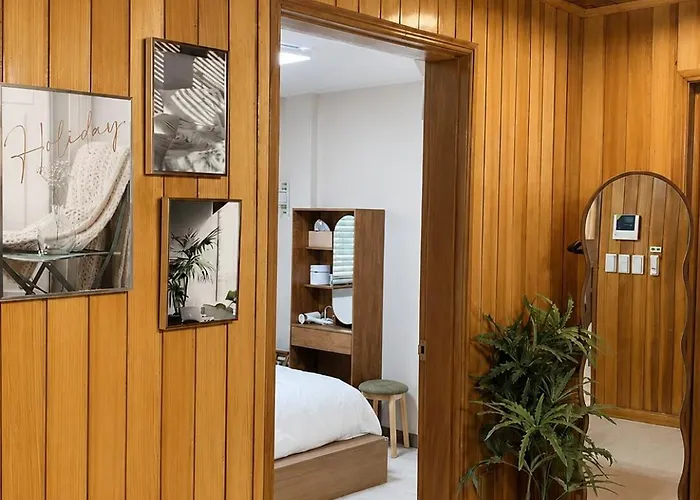 Appartamento 1 Stop From Seomyeon 1 Minute Walk From Jeonpo Station 97 Square Meter Private 4 Queen Beds 2 Bathrooms *