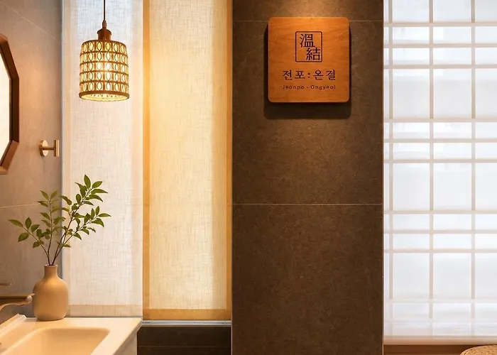 1 Stop From Seomyeon 1 Minute Walk From Jeonpo Station 97 Square Meter Private 4 Queen Beds 2 Bathrooms Busan
