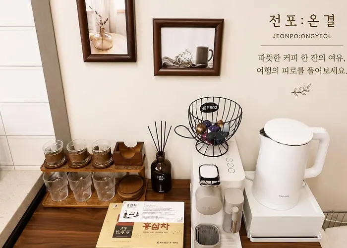 1 Stop From Seomyeon 1 Minute Walk From Jeonpo Station 97 Square Meter Private 4 Queen Beds 2 Bathrooms Apartment Busan